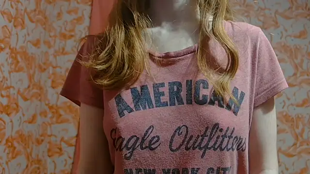 Snapshot of strawberrysmoothie chatting on January 19, 4:44 am strawberrysmoothie online show from January 19, 4:44 am