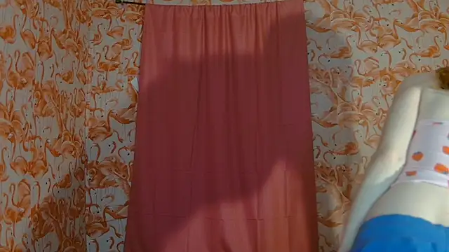 Snapshot of strawberrysmoothie chatting on January 31, 1:11 am strawberrysmoothie online show from January 31, 1:11 am