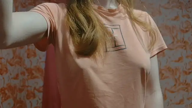 Snapshot of strawberrysmoothie chatting on February 5, 11:06 pm strawberrysmoothie online show from February 5, 11:06 pm