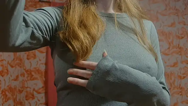 Snapshot of strawberrysmoothie chatting on February 14, 2:39 am strawberrysmoothie online show from February 14, 2:39 am