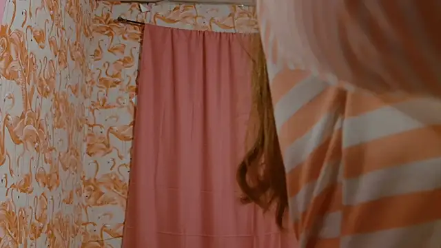 Snapshot of strawberrysmoothie chatting on November 11, 12:43 am strawberrysmoothie online show from November 11, 12:43 am