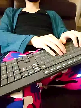 Snapshot of --MIKASA-- chatting on February 5, 5:20 am --MIKASA-- online show from February 5, 5:20 am