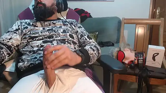 Snapshot of master4subslut chatting on November 9, 9:18 am master4subslut online show from November 9, 9:18 am