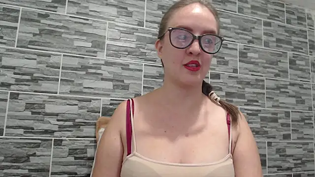 Snapshot of Venus_Santana chatting on December 19, 9:49 pm Venus Santana online show from December 19, 9:49 pm