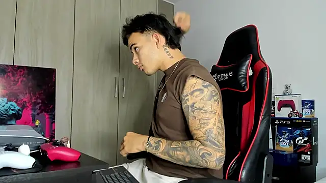 Snapshot of jacob_firexx chatting on October 31, 2:01 am jacob firexx online show from October 31, 2:01 am