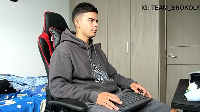 Snapshot of jacob_firexx chatting on November 11, 11:43 am jacob firexx online show from November 11, 11:43 am