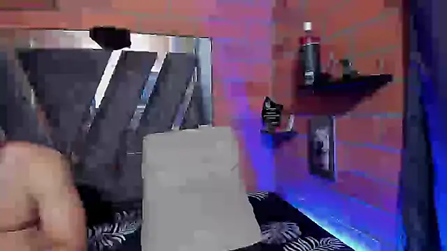 Snapshot of sainix_ chatting on December 11, 2:52 am sainix online show from December 11, 2:52 am