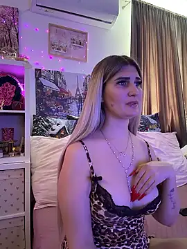 EvelynFrances online show from January 16, 11:03 am