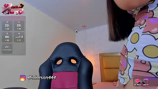 LARSONMIA online show from February 22, 12:08 pm