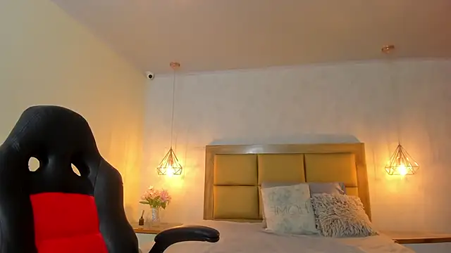 LARSONMIA online show from October 15, 12:16 pm