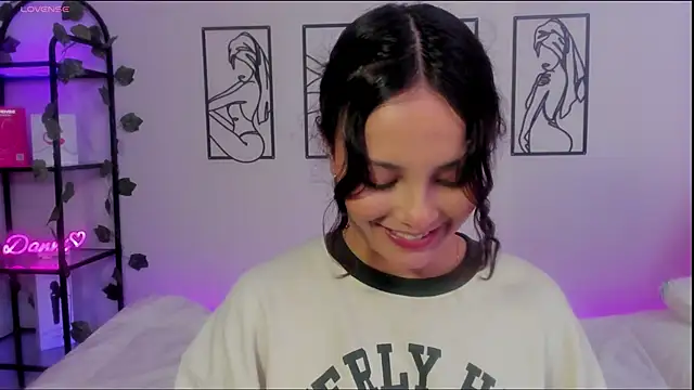 Megan Rodrigo online show from February 3, 7:21 pm