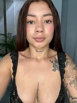 Snapshot of Roxanne_08 chatting on January 3, 12:08 pm Roxanne 08 online show from January 3, 12:08 pm