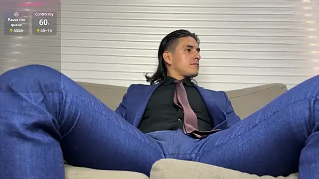 Snapshot of Tom_blunt96 chatting on January 25, 2:36 pm Tom blunt96 online show from January 25, 2:36 pm