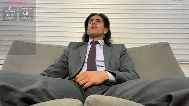 Snapshot of Tom_blunt96 chatting on February 3, 3:31 am Tom blunt96 online show from February 3, 3:31 am