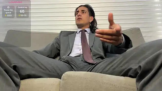 Snapshot of Tom_blunt96 chatting on February 5, 7:20 pm Tom blunt96 online show from February 5, 7:20 pm