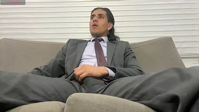 Snapshot of Tom_blunt96 chatting on February 5, 10:44 pm Tom blunt96 online show from February 5, 10:44 pm