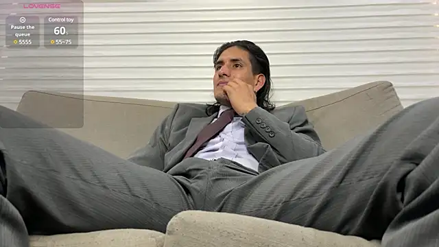 Snapshot of Tom_blunt96 chatting on February 6, 12:16 pm Tom blunt96 online show from February 6, 12:16 pm