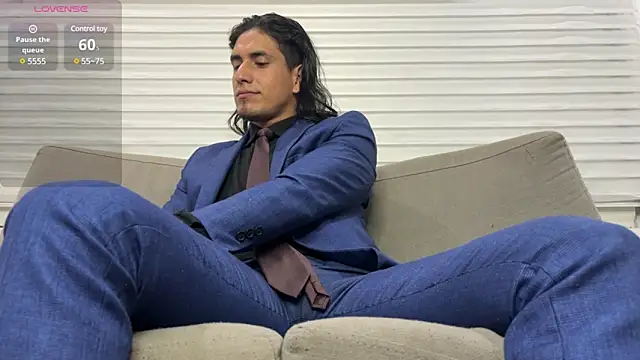 Snapshot of Tom_blunt96 chatting on February 11, 2:25 am Tom blunt96 online show from February 11, 2:25 am