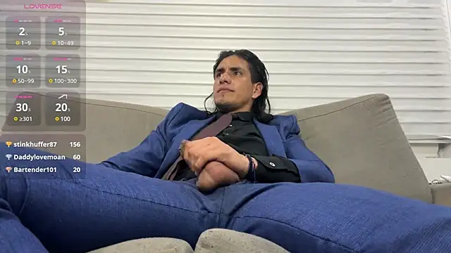 Snapshot of Tom_blunt96 chatting on February 11, 8:37 am Tom blunt96 online show from February 11, 8:37 am