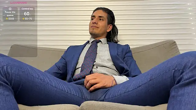 Snapshot of Tom_blunt96 chatting on February 12, 8:40 pm Tom blunt96 online show from February 12, 8:40 pm