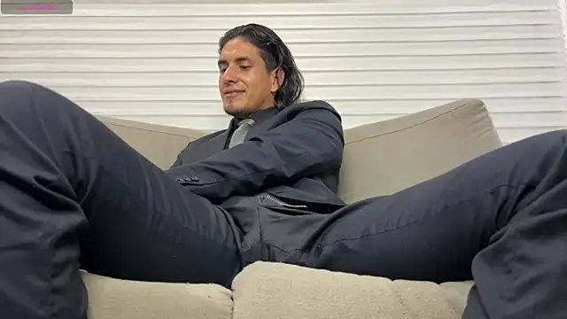 Snapshot of Tom_blunt96 chatting on February 15, 7:16 am Tom blunt96 online show from February 15, 7:16 am