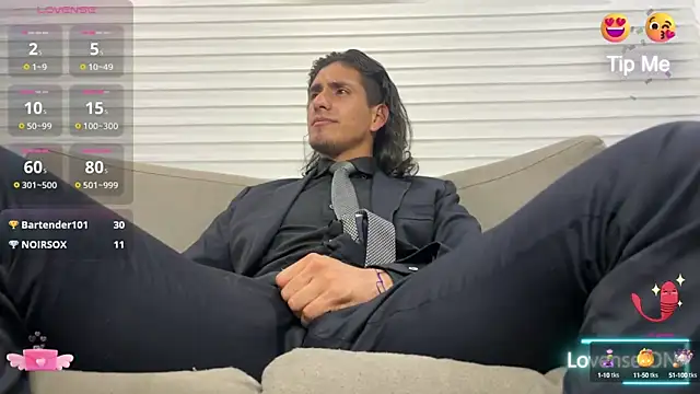 Snapshot of Tom_blunt96 chatting on February 15, 10:22 am Tom blunt96 online show from February 15, 10:22 am