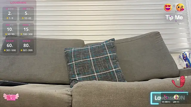 Snapshot of Tom_blunt96 chatting on February 15, 8:22 pm Tom blunt96 online show from February 15, 8:22 pm