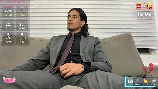 Snapshot of Tom_blunt96 chatting on February 17, 4:20 am Tom blunt96 online show from February 17, 4:20 am