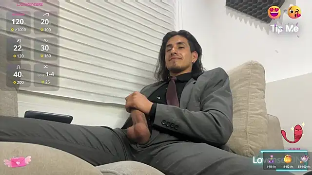 Snapshot of Tom_blunt96 chatting on February 20, 8:39 am Tom blunt96 online show from February 20, 8:39 am