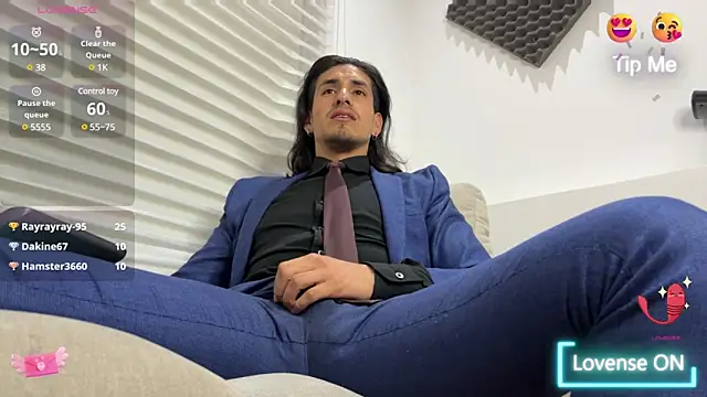 Snapshot of Tom_blunt96 chatting on February 22, 2:28 am Tom blunt96 online show from February 22, 2:28 am