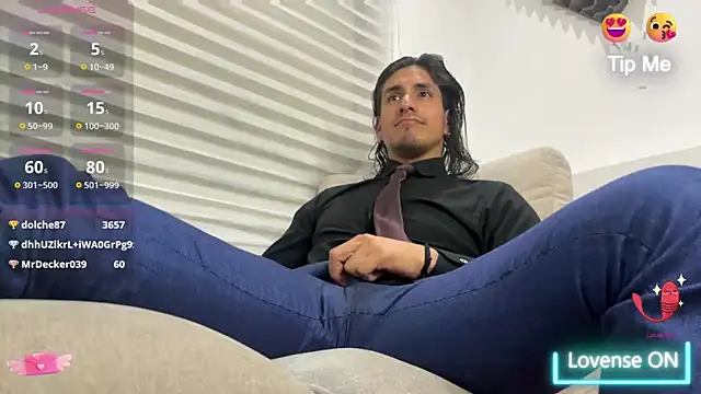 Snapshot of Tom_blunt96 chatting on February 22, 5:34 am Tom blunt96 online show from February 22, 5:34 am