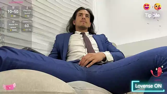 Snapshot of Tom_blunt96 chatting on February 27, 5:13 am Tom blunt96 online show from February 27, 5:13 am