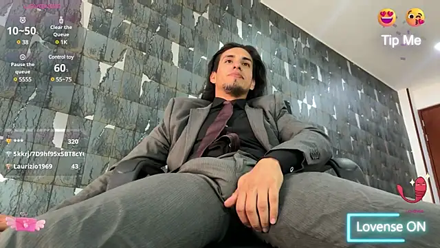 Snapshot of Tom_blunt96 chatting on March 3, 12:05 pm Tom blunt96 online show from March 3, 12:05 pm