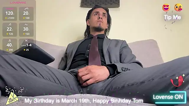 Snapshot of Tom_blunt96 chatting on March 20, 12:51 am Tom blunt96 online show from March 20, 12:51 am