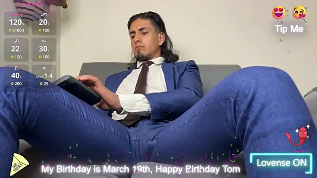 Snapshot of Tom_blunt96 chatting on March 22, 6:36 pm Tom blunt96 online show from March 22, 6:36 pm