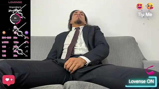 Snapshot of Tom_blunt96 chatting on September 15, 8:31 pm Tom blunt96 online show from September 15, 8:31 pm