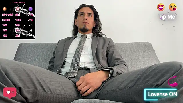 Snapshot of Tom_blunt96 chatting on October 3, 6:49 pm Tom blunt96 online show from October 3, 6:49 pm