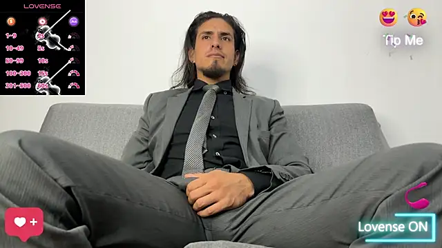 Snapshot of Tom_blunt96 chatting on October 11, 11:25 pm Tom blunt96 online show from October 11, 11:25 pm