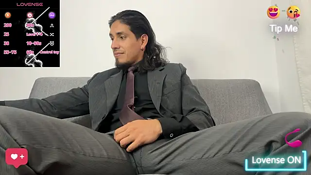 Snapshot of Tom_blunt96 chatting on October 16, 7:15 pm Tom blunt96 online show from October 16, 7:15 pm