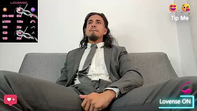 Snapshot of Tom_blunt96 chatting on October 20, 2:50 pm Tom blunt96 online show from October 20, 2:50 pm