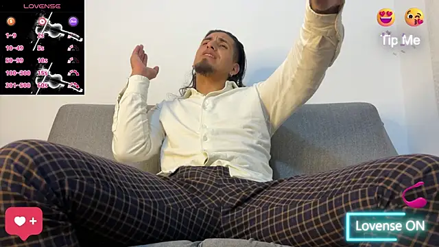 Snapshot of Tom_blunt96 chatting on November 1, 3:30 am Tom blunt96 online show from November 1, 3:30 am