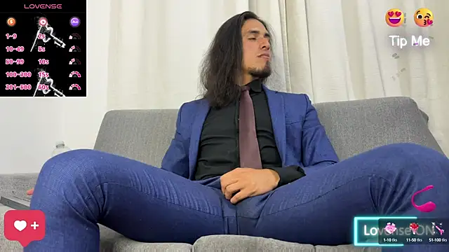 Snapshot of Tom_blunt96 chatting on November 5, 1:49 am Tom blunt96 online show from November 5, 1:49 am