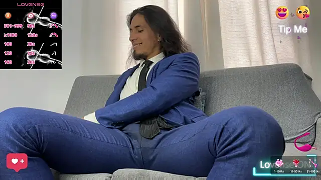 Snapshot of Tom_blunt96 chatting on November 6, 7:37 pm Tom blunt96 online show from November 6, 7:37 pm