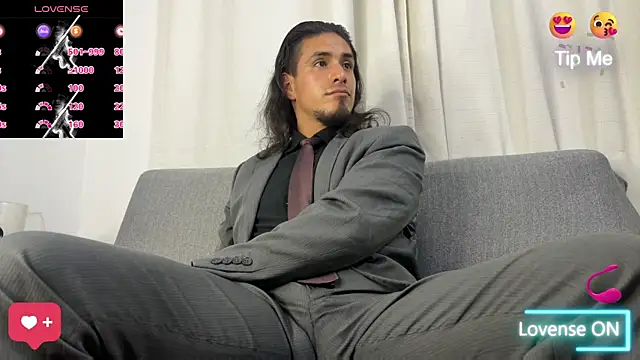 Snapshot of Tom_blunt96 chatting on November 10, 5:06 am Tom blunt96 online show from November 10, 5:06 am