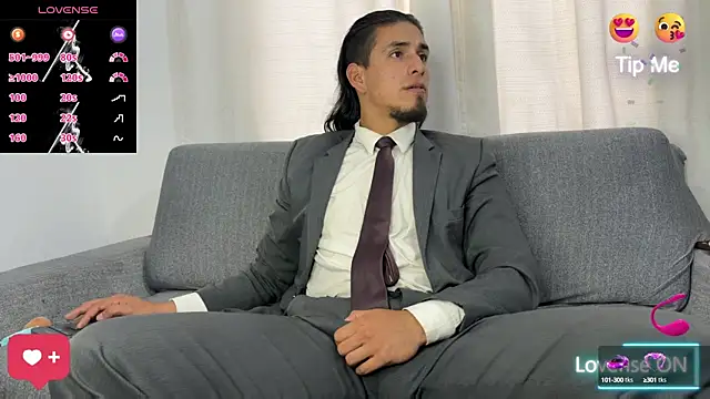 Snapshot of Tom_blunt96 chatting on November 15, 3:52 pm Tom blunt96 online show from November 15, 3:52 pm