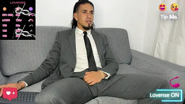 Snapshot of Tom_blunt96 chatting on November 29, 11:19 pm Tom blunt96 online show from November 29, 11:19 pm