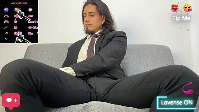 Snapshot of Tom_blunt96 chatting on December 3, 5:44 pm Tom blunt96 online show from December 3, 5:44 pm