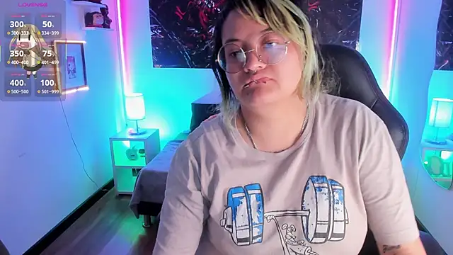 Snapshot of lucky-leah chatting on October 23, 3:28 am lucky-leah online show from October 23, 3:28 am