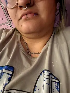 Snapshot of lucky-leah chatting on November 20, 3:50 am lucky-leah online show from November 20, 3:50 am