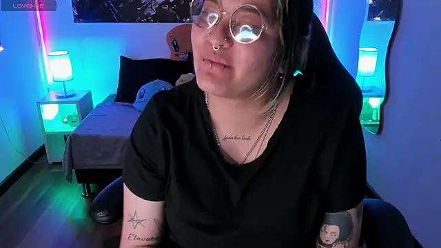 Snapshot of lucky-leah chatting on November 29, 3:53 am lucky-leah online show from November 29, 3:53 am